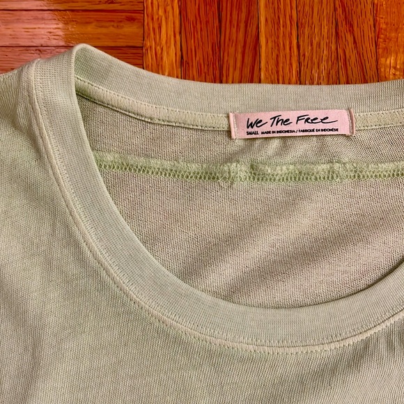 Green WE THE FREE cropped t shirt. WORK ONCE - Picture 2 of 2